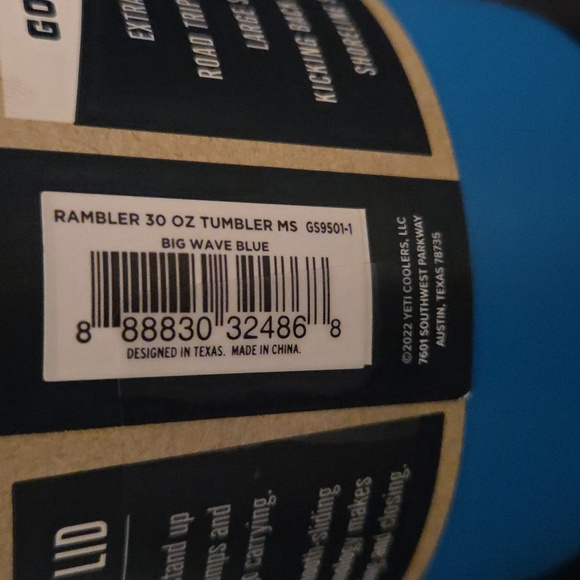 YETI Rambler 30 oz Tumbler in Bright Wave Blue - Picture 4 of 6